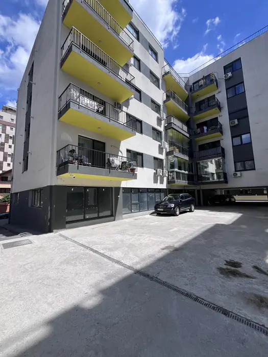 The finished façade of Dristor Apartments, Strada Râmnicu Vâlcea 14A