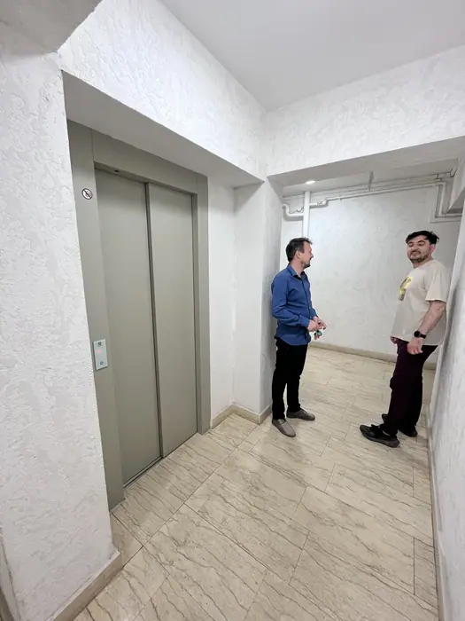 המעלית והמסדרון הגמור