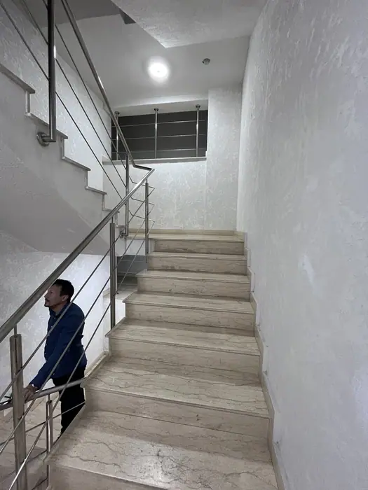 מדרגות בין קומות, גימור מלא